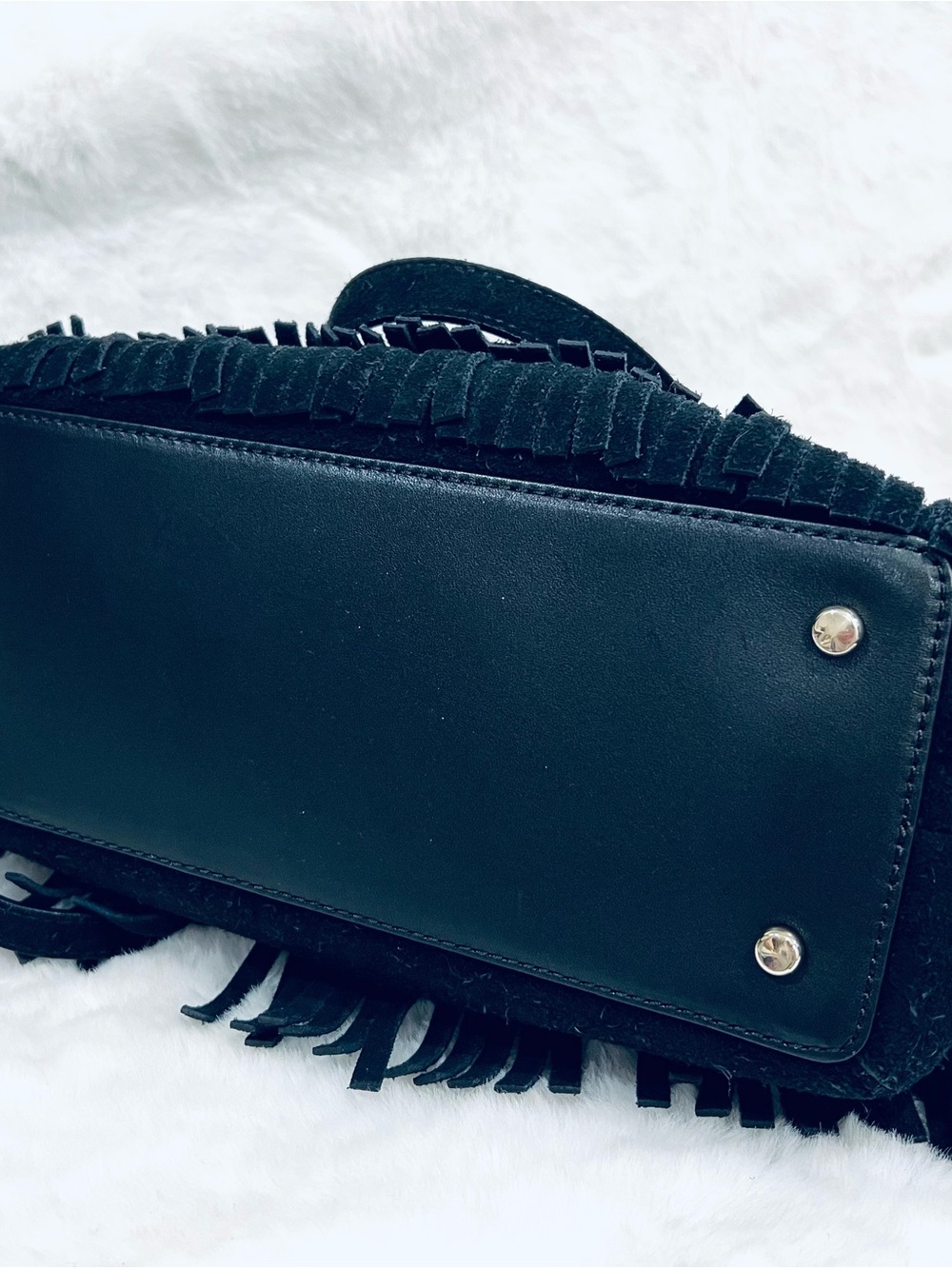 🔥 Kate Spade ♠️ Black Suede Fringe handbag gorgeous bag for fall & winter - Picture 6 of 8